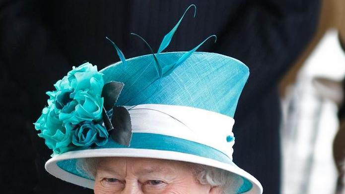 Královna Alžběta II. by oslavila stovku.