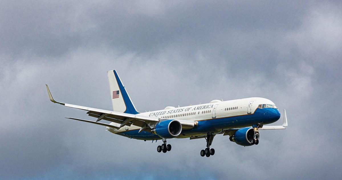 Záhada amerického letadla v Praze. Létá s ním i viceprezident J. D. Vance