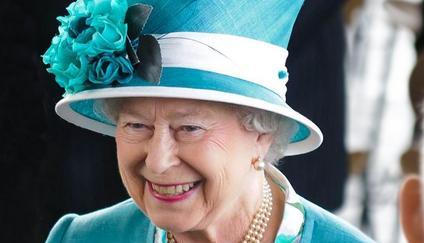 Královna Alžběta II. by oslavila stovku.