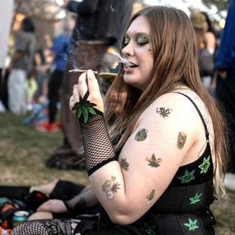 4/20: Jak se z obyčejné 4 a 20 stal celosvětový fenomén „čas hulit“