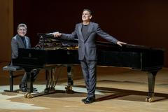 V neděli 19. dubna 2026 vystoupil ve Dvořákově síni pražského Rudolfina peruánský tenorista Juan Diego Flórez. Na klavír ho doprovodil Vincenzo Scalera. 