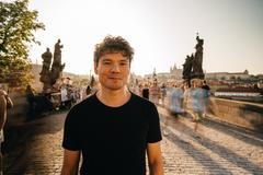 Novým šéfdirigentem Symfonického orchestru Českého rozhlasu se stal japonsko-německý dirigent Elias Grandy.