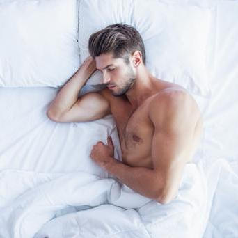 Kvalitu spánku může výrazně ovlivnit i zdánlivá maličkost – teplota v ložnici, která rozhoduje o tom, jak rychle usnete i jak dobře se vyspíte.