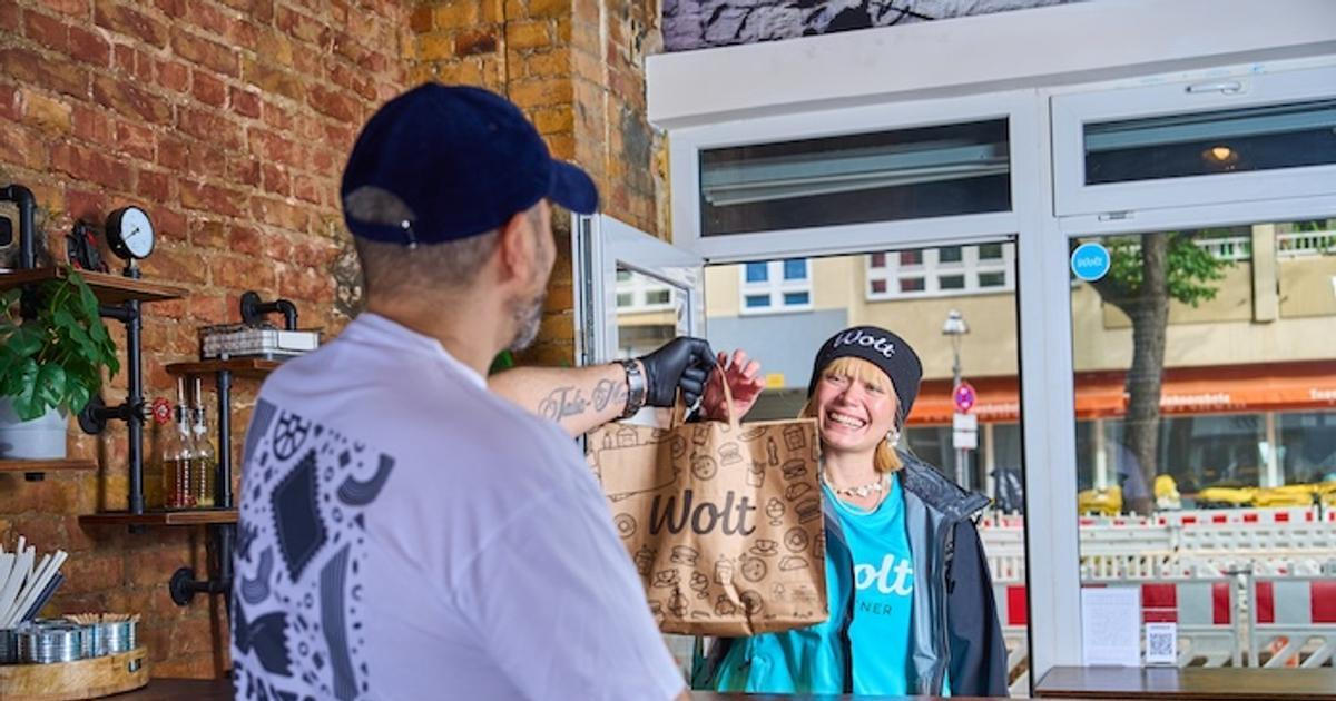 Práce pro platformy dostane jasná pravidla: určí status kurýrů nebo řidičů taxi