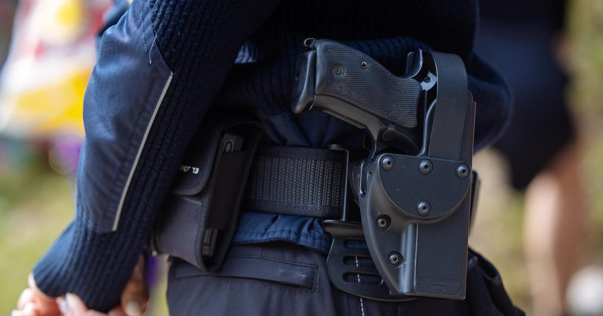 Policie zasahovala v příbramské nemocnici a na krajském úřadě, zadržela 13 lidí