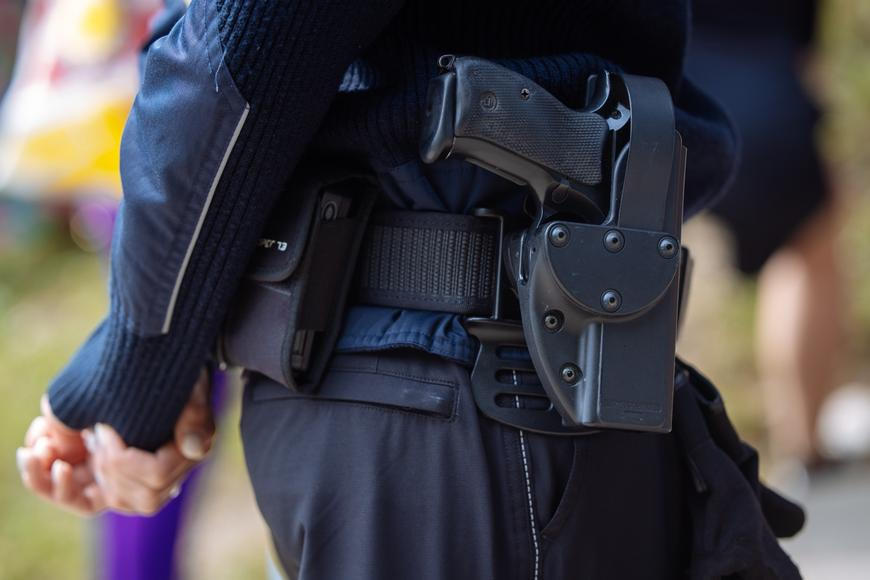 Zásah kvůli drogám na okraji Prahy provázela střelba. Policie si šla pro podezřelého