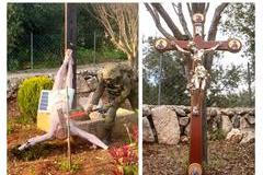 Izraelský voják rozbíjí sochu  Ježíše a náhrada za zničenou sochu.