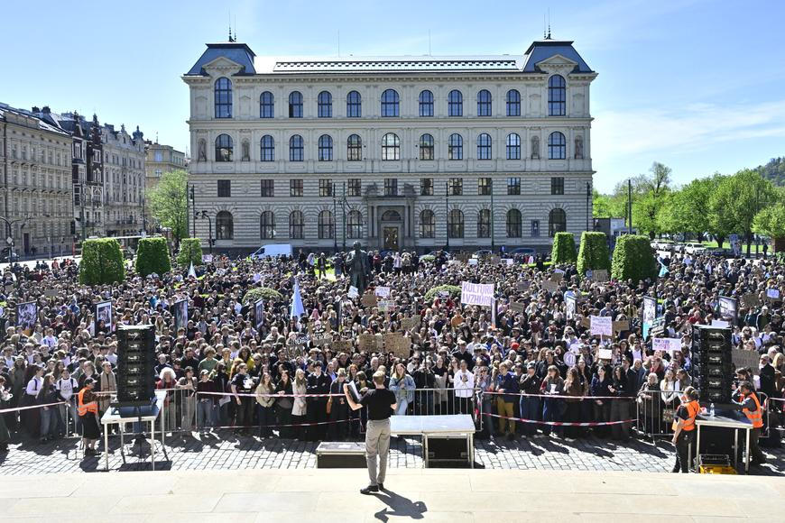 Studenti vyšli do ulic proti mediálnímu zákonu