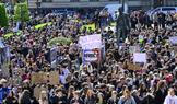 demonstrace Média nedáme!, protest, pochod, studenti, transparent, transparenty