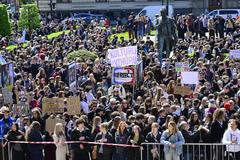 demonstrace Média nedáme!, protest, pochod, studenti, transparent, transparenty
