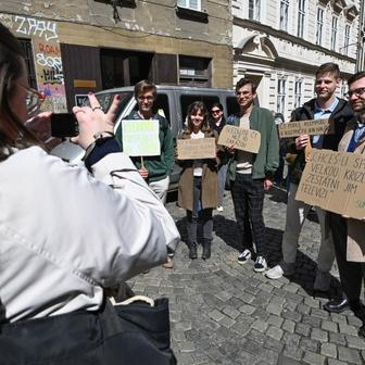 ČR-demonstrace-školy-média-střední-Olomouc-FASTPIX