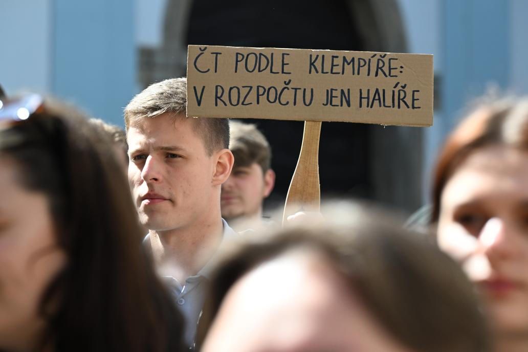 ČR-demonstrace-školy-média-střední-Olomouc-FASTPIX