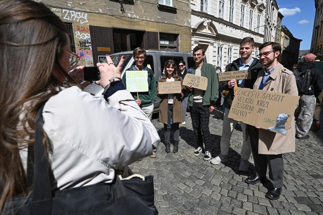 ČR-demonstrace-školy-média-střední-Olomouc-FASTPIX