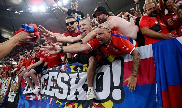 Čeští fanoušci po zápase fotbalové reprezentace s Tureckem na Euru 2024