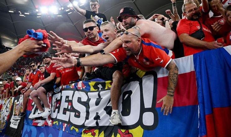 Čeští fanoušci po zápase fotbalové reprezentace s Tureckem na Euru 2024