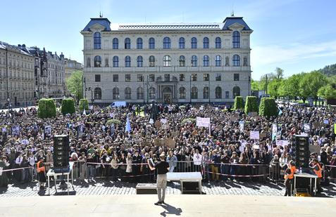 ČR-demonstrace-školy-média-střední-FASTPIX