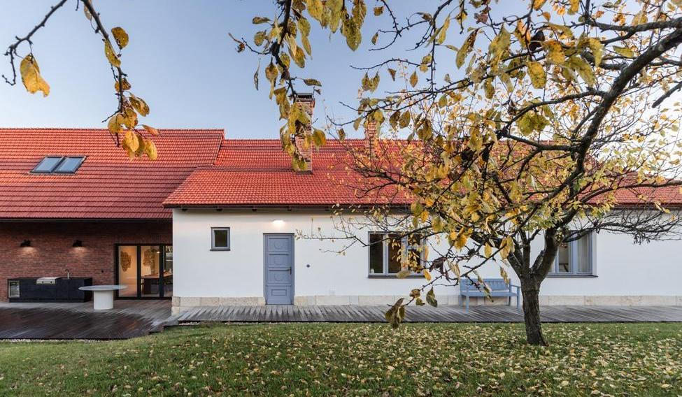 Chalupa v sadu nepředstavuje jen pouhou rekonstrukci domu.