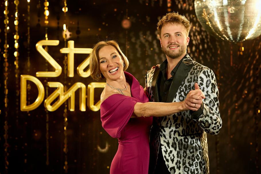 Hanka Dvorská a Michal Kurtiš jako účastníci 14. ročníku televizní taneční soutěže StarDance …když hvězdy tančí.