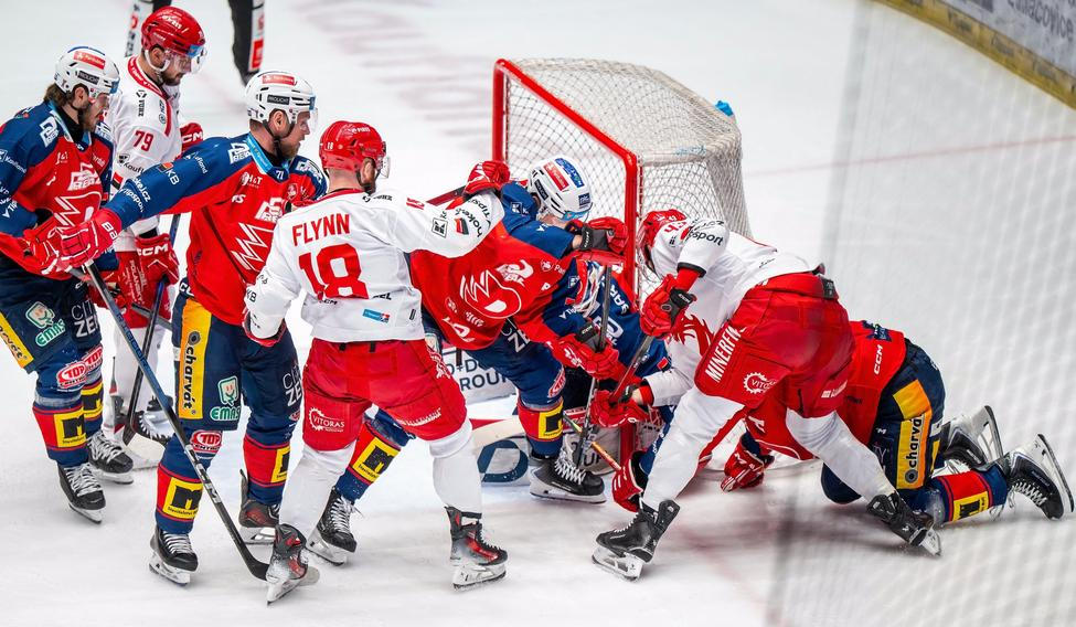 Skrumáž v zápase Třinec - Pardubice