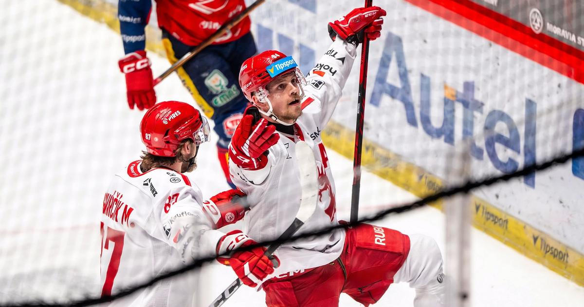 Třinec dokonal obrat třetího finále v prodloužení. Dva góly dal při hře bez brankáře