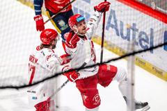 Hokejisté Třince slaví gól ve třetím finále play off extraligy