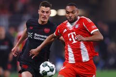 Patrik Schick a Jonathan Tah v zápase Bayer Leverkusen - Bayern Munich 