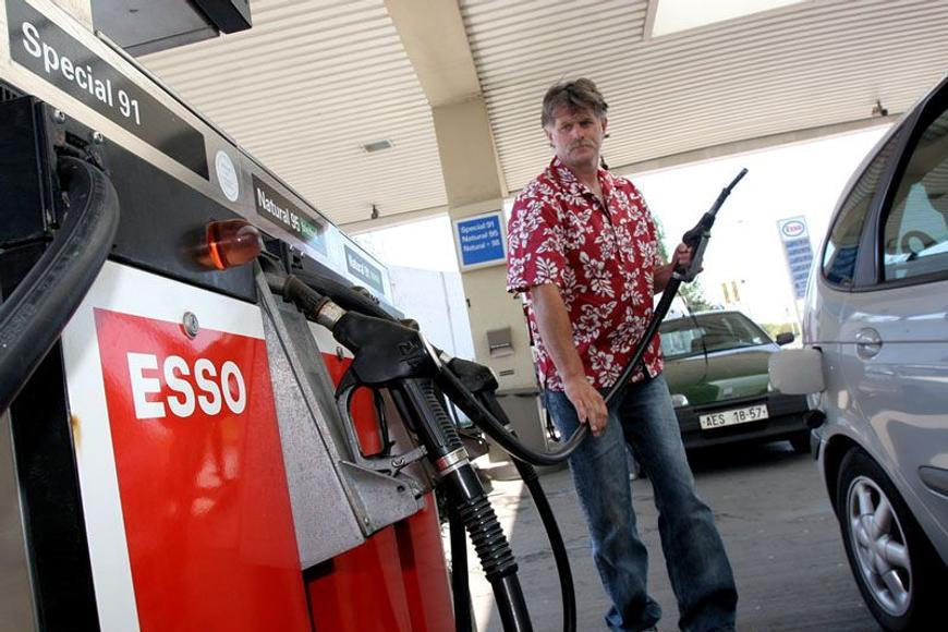 „Proč by jezdil tankovat, počká si.“ Češi se rozhodují v jeden konkrétní čas