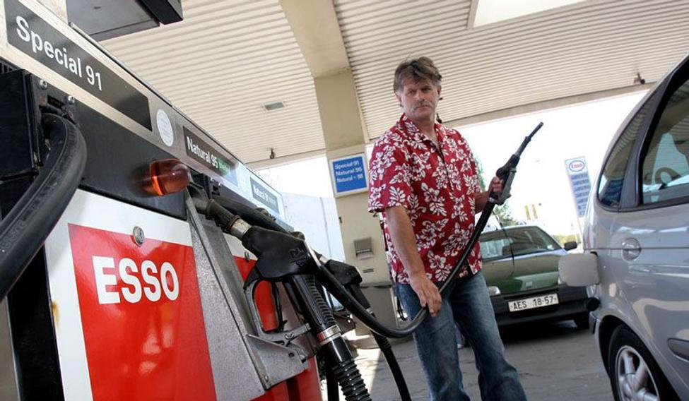 Benzinová pumpa Esso na Evropské v Praze