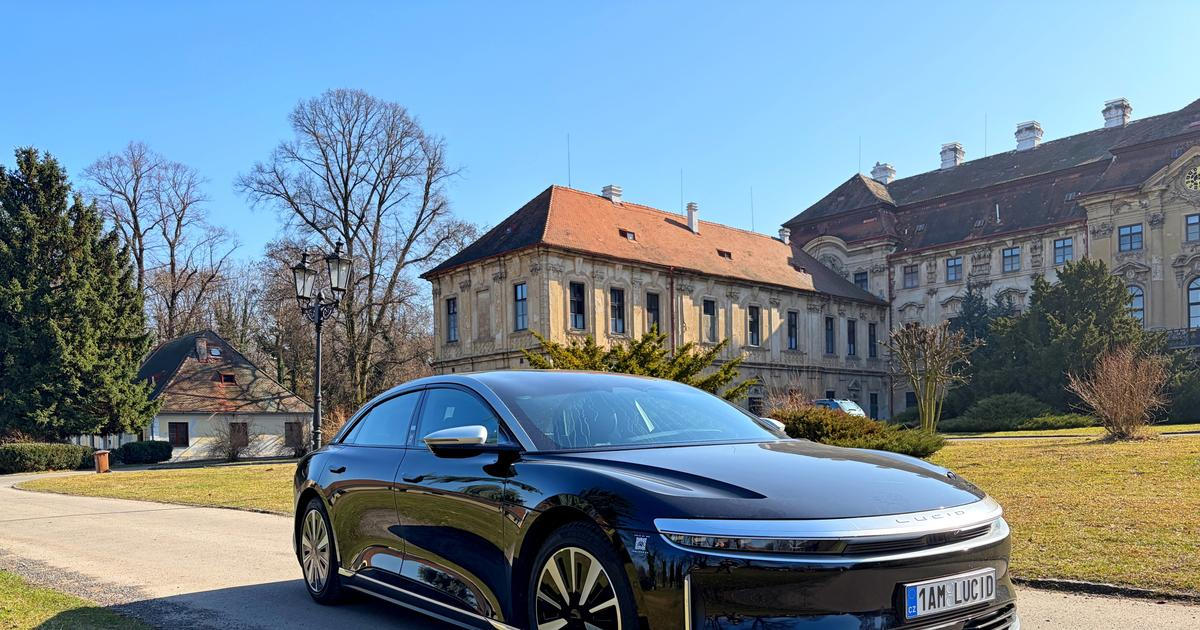 Praha-Brno-Praha bez nabíjení a omezování. S tímhle elektromobilem se dojezd neřeší