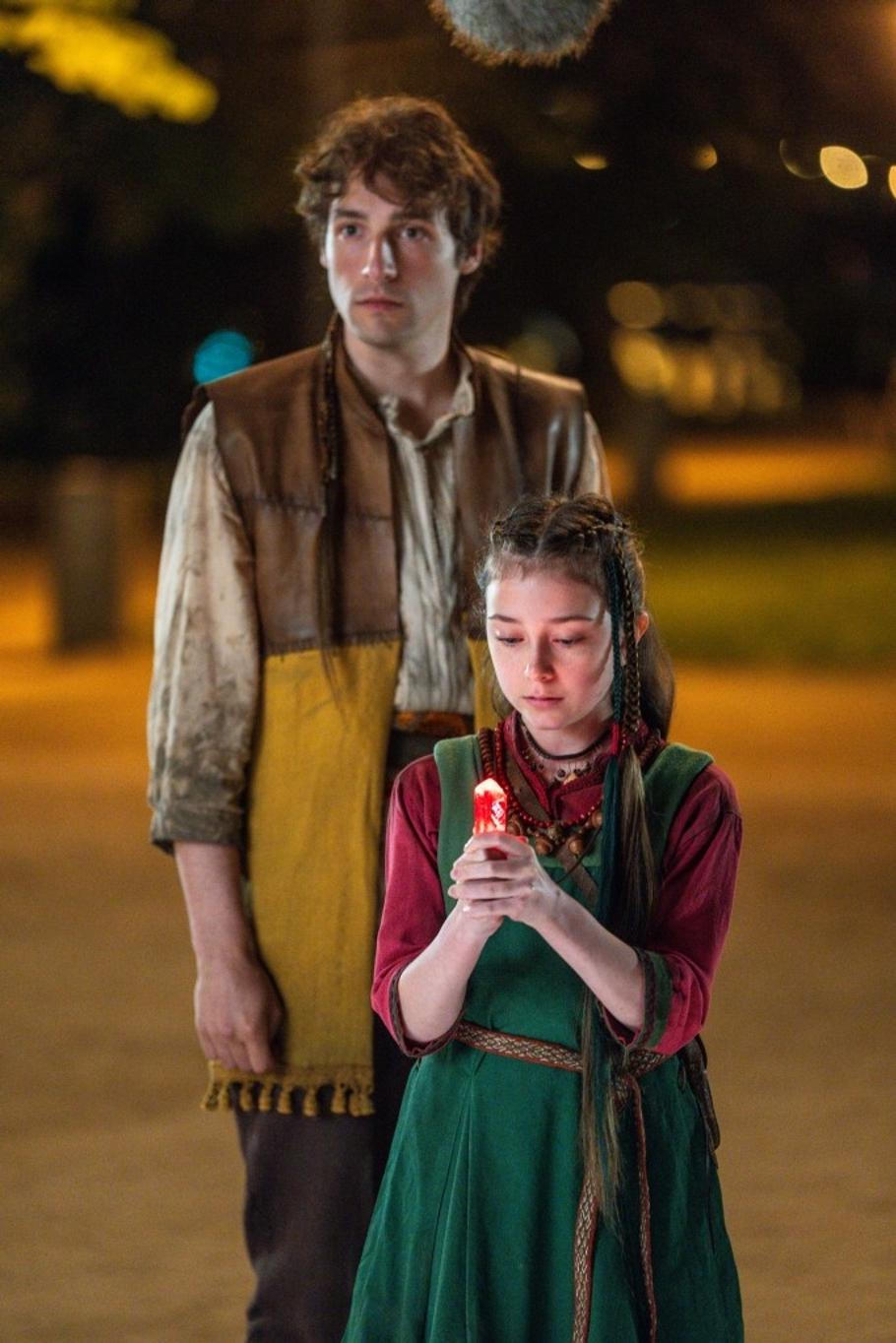 Jiří Chadraba a Anna Vyčítalová jako sourozenci z časů minulých ve filmu Máma a Táta jsou Boží.