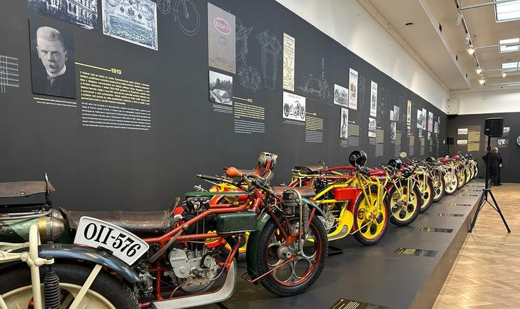  Výstava Böhmerland nebo Čechie – Nejdelší motocykl na světě