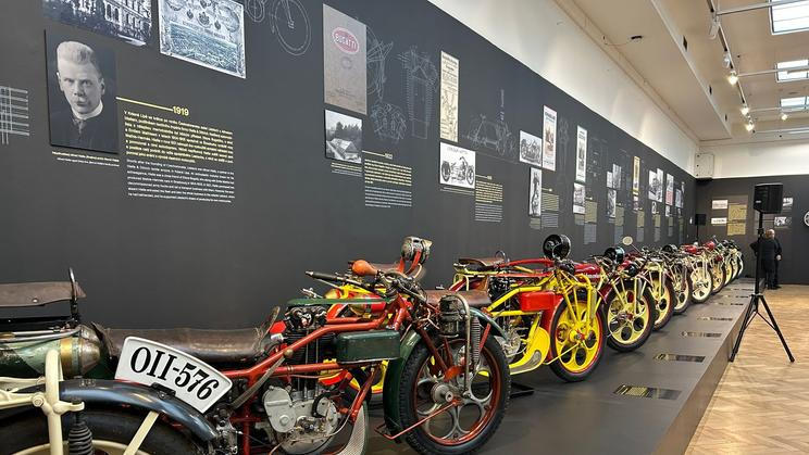  Výstava Böhmerland nebo Čechie – Nejdelší motocykl na světě