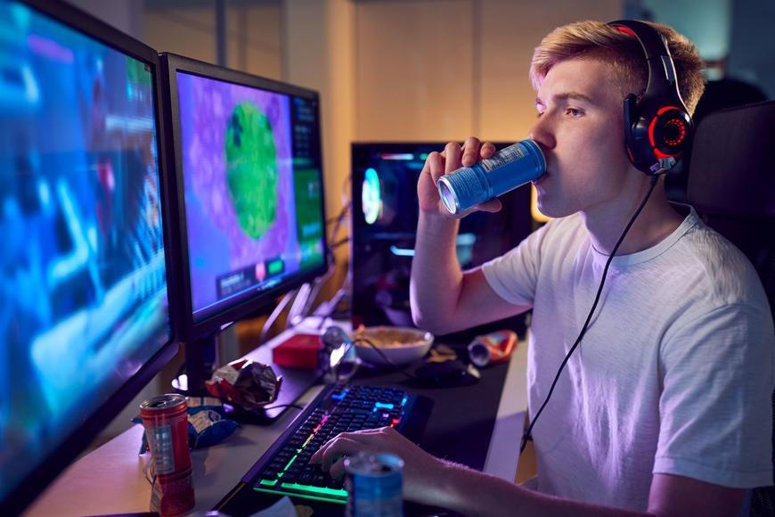 Každé desáté dítě pije denně 