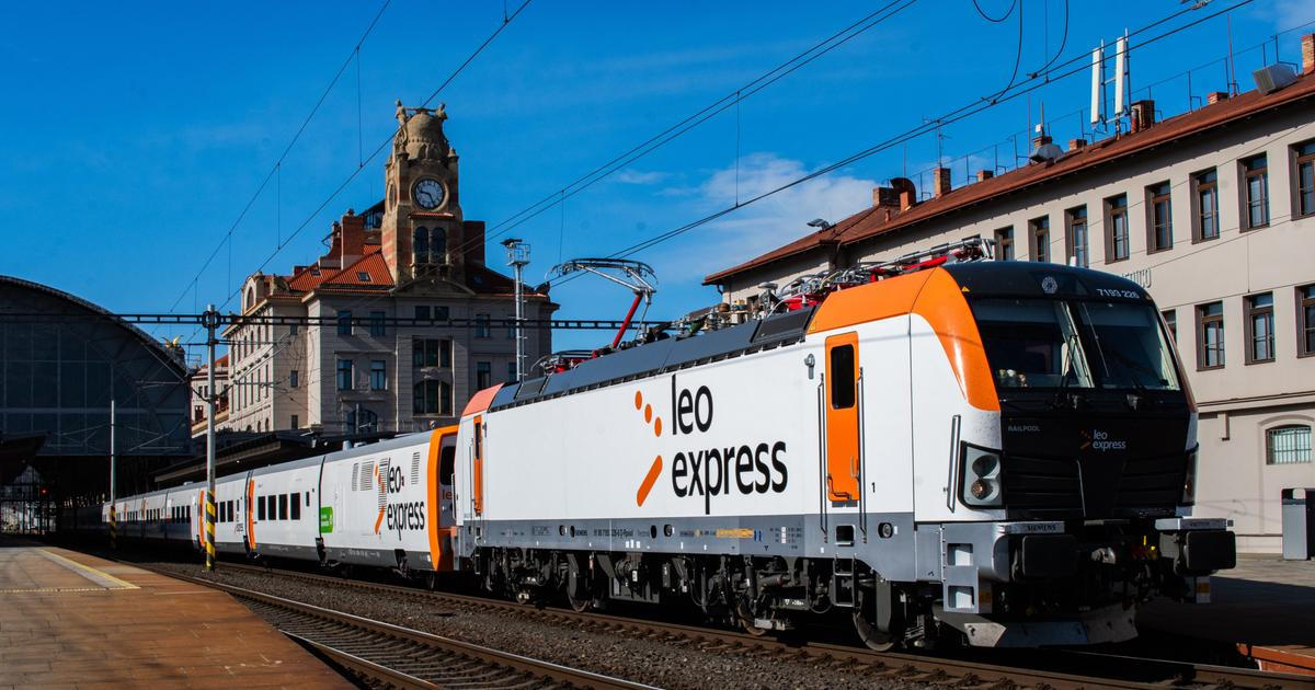 Vlak, který potřebuje trolej i naftu. Talgo vyjelo, propojí Prahu, Moravu a Slovensko