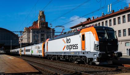 Pronajatá lokomotiva vlak jen tahá. Veškerou další potřebnou energii si dle Emila Sedlaříka, mluvčího společnosti Leo Express, Talgo vyrábí samo. Topí si, vyrábí elektřinu a v létě klimatizuje.