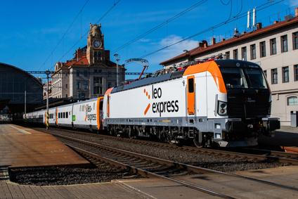Pronajatá lokomotiva vlak jen tahá. Veškerou další potřebnou energii si dle Emila Sedlaříka, mluvčího společnosti Leo Express, Talgo vyrábí samo. Topí si, vyrábí elektřinu a v létě klimatizuje.
