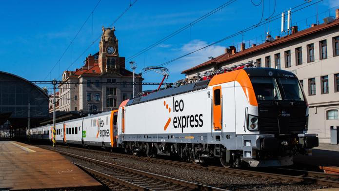 Pronajatá lokomotiva vlak jen tahá. Veškerou další potřebnou energii si dle Emila Sedlaříka, mluvčího společnosti Leo Express, Talgo vyrábí samo. Topí si, vyrábí elektřinu a v létě klimatizuje.