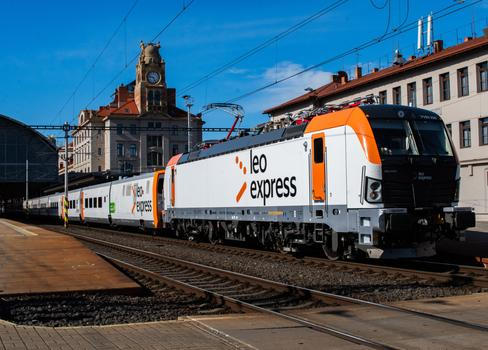 Pronajatá lokomotiva vlak jen tahá. Veškerou další potřebnou energii si dle Emila Sedlaříka, mluvčího společnosti Leo Express, Talgo vyrábí samo. Topí si, vyrábí elektřinu a v létě klimatizuje.