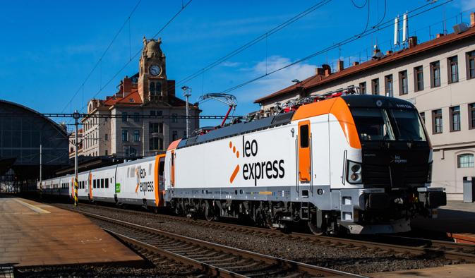 Pronajatá lokomotiva vlak jen tahá. Veškerou další potřebnou energii si dle Emila Sedlaříka, mluvčího společnosti Leo Express, Talgo vyrábí samo. Topí si, vyrábí elektřinu a v létě klimatizuje.