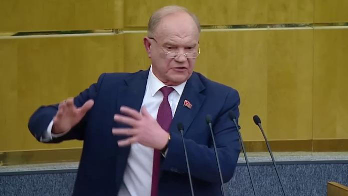 Šéf ruské komunistické strany Zjuganov ve svém projevu pohrozil ruské vládě.