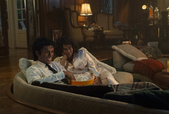 Nia Longová a Jaafar Jackson jako Michael Jackson ve filmu Michael.