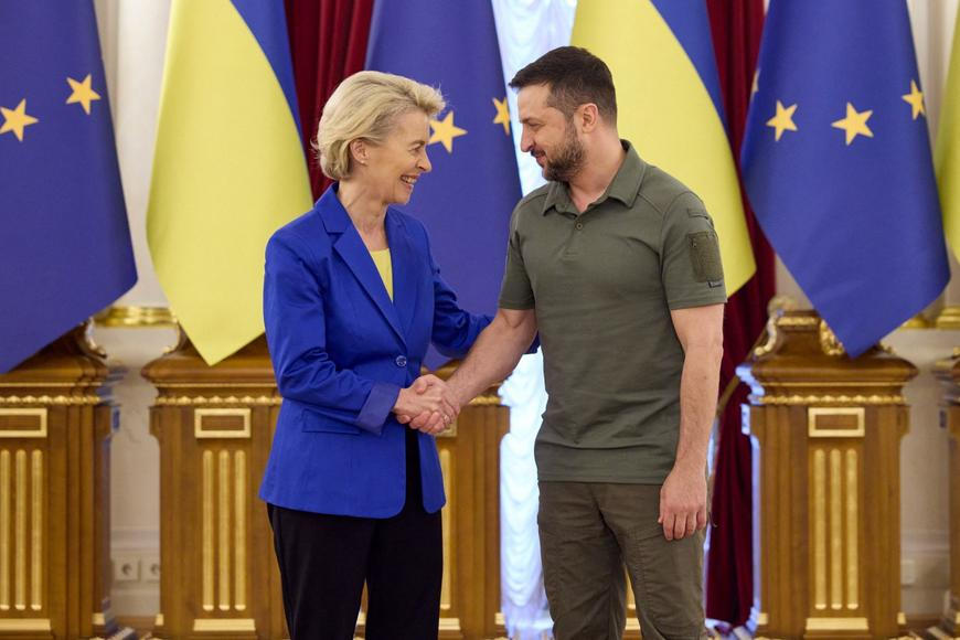 Zelenskyj děkuje za půjčku od EU. Von der Leyenová prozradila kdy pošle první peníze Zelenskyj děkuje za půjčku od EU. Von der Leyenová prozradila kdy pošle první peníze