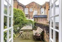 London’s second narrowest home at 7ft wide on market for whopping Ł1.2m despite tiny size