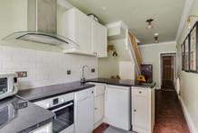 London’s second narrowest home at 7ft wide on market for whopping Ł1.2m despite tiny size