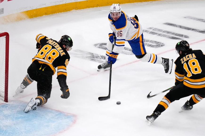 Pastrňák za nula, neuspěl ani jako brankář. A Boston v sérii zase ztrácí