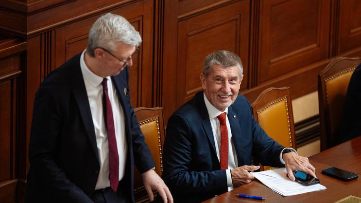 Vicepremiér a ministr průmyslu Karel Havlíček s premiérem Andrejem Babišem (oba ANO) na 5. schůzi Sněmovny, na Babišova vláda Andreje Babiše žádala o vyslovení důvěry; Praha, 14. ledna 2026