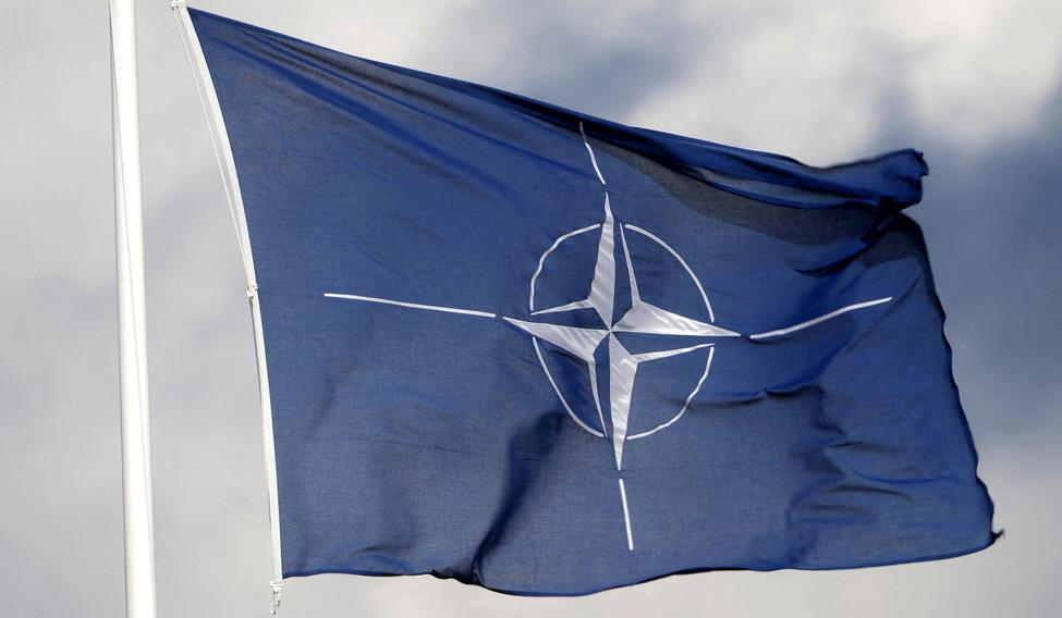 ARCHIVNÍ FOTO: Vlajka NATO vlaje na vojenské základně Tapa