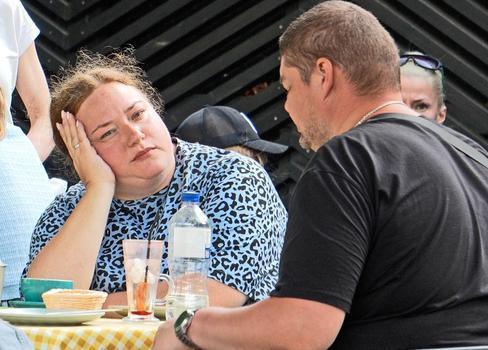 "Rusové pochopili, že země sklouzává do jakéhosi středověku, ale raději si sbalí kufry a prodají firmu, než aby riskovali život při protestech v ulicích," říká ruský ekonom a sociolog Vladislav Inozemcev. Ilustrační snímek je z Kaliningradu.