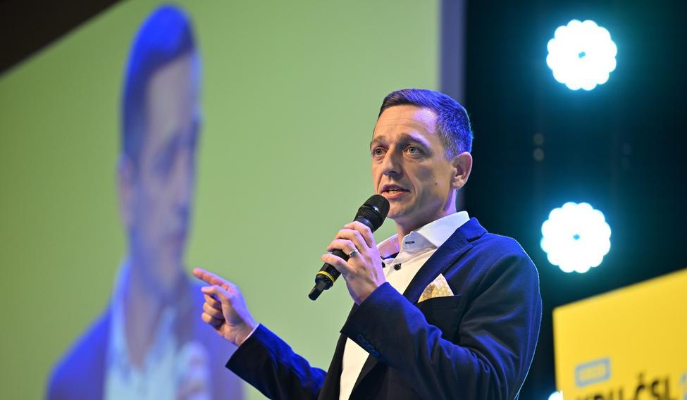 Jan Grolich při předsednickém projevu na sjezdu KDU-ČSL v Ostravě.