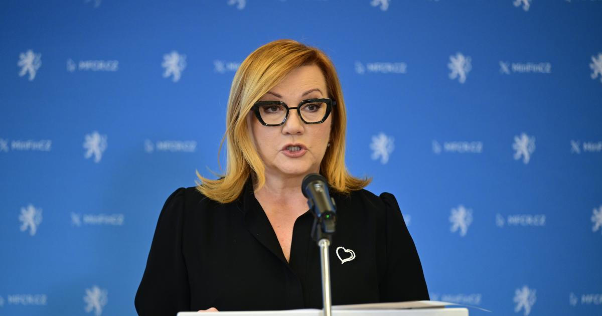 Poslanci přehlasovali Senát, zákon o cenách pohonných hmot putuje k Pavlovi